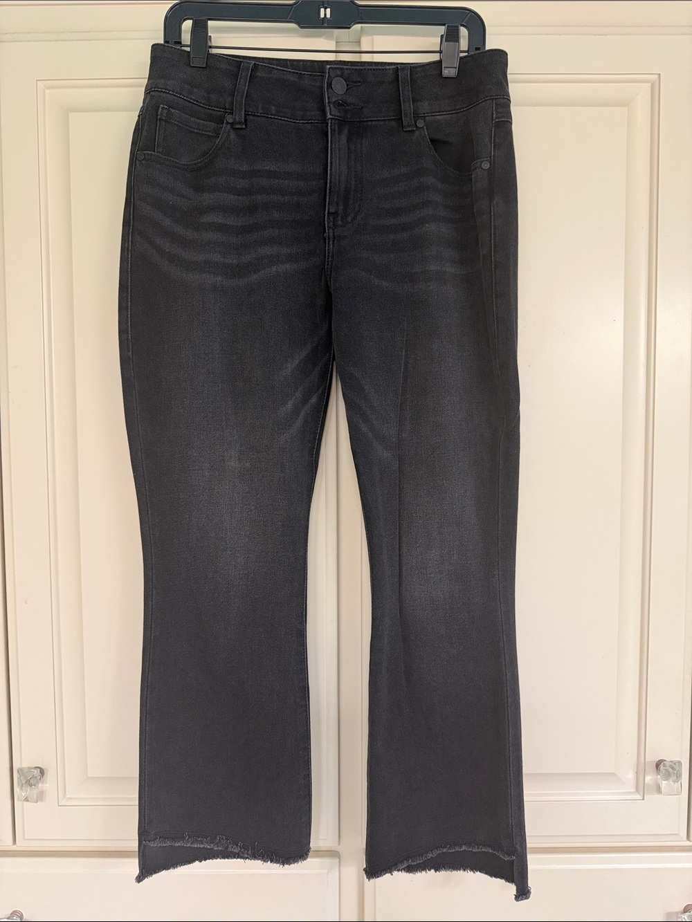 CABI Black Straight-Leg Cropped Jeans